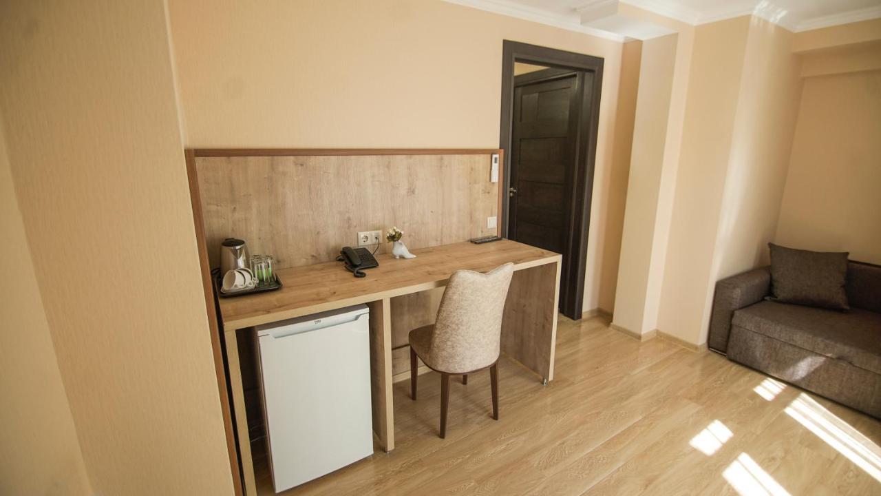 Hotel Juralius Tiflis Exterior foto